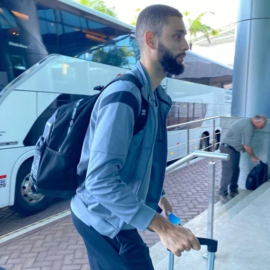 Grêmio chega a Salvador<!-- NICAID(16025073) -->