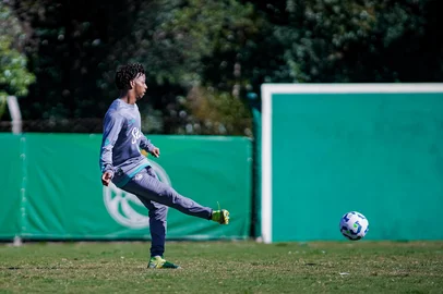Treino do Juventude para o jogo contra o Flamengo. Na foto, o atacante Ênio.<!-- NICAID(16017459) -->