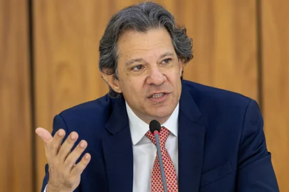 BrasÃ­lia, DF 26/03/2024 Ministro da Fazenda, Fernando Haddad,  participa de cerimÃ´nia de Assinatura de Atos relacionados ao Programa MOVER e DebÃªntures de Infraestrutura Foto: Fabio Rodrigues-Pozzebom/ AgÃªncia Brasil<!-- NICAID(15731582) -->