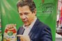 Ministro da Fazenda Fernando Haddad estampa campanha de fubá vendido na Feira Nacional da Reforma Agrária, promovida pelo MST, em São Paulo<!-- NICAID(15427806) -->