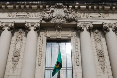 30/06/2023 - PORTO ALEGRE, RS - Palácio Piratini recebe políticos e ex-governadores gaúchos para almoço com o presidente Luiz Inácio Lula da Silva. FOTO: Anselmo Cunha, Agencia RBS<!-- NICAID(15470651) -->