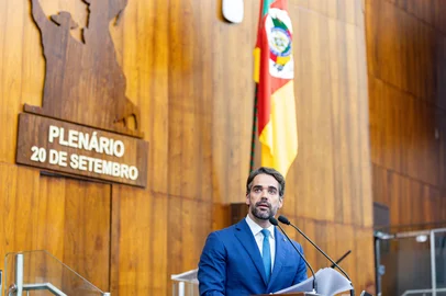 PORTO ALEGRE - RS - BRASIL - 10/02/2026: Sessão Especial para apresentação da mensagem anual ao Parlamento gaúcho pelo governador Eduardo Leite, como prevê o artigo 82 da Constituição Estadual. Plenário 20 de Setembro. Foto: Marcelo Oliveira/ALRS. <!-- NICAID(16222802) -->