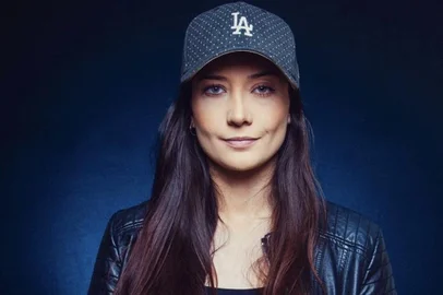 DJ e produtora caxiense Gabi Giordan, radicada em Los Angeles, os Estados Unidos.<!-- NICAID(15246316) -->