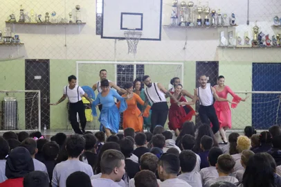 A Cia. Municipal de Dança de Caxias do Sul realizou no período de 22 de fevereiro a 13 de março, um circuito de apresentações artísticas em escolas da rede municipal e estadual. Foram realizadas 25 apresentações levando muita dança e arte para mais de 5.000 estudantes de regiões descentralizadas da cidade.<!-- NICAID(15376243) -->
