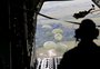 Suprimentos são lançados na terra yanomami por aviões da FAB; veja fotos e vídeo da ação