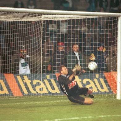 Caxias campeão gaúcho 2000. Na foto, Grêmio x Caxias, final do Gauchão 2000. BD 21/06/2000cotato: 50436<!-- NICAID(4935612) -->