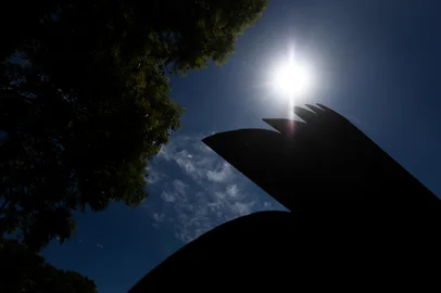 Porto Alegre, RS, Brasil, 23/01/2025 - Dia de calor extremo em Porto Alegre - Foto: Jonathan Heckler/Agência RBS<!-- NICAID(15959845) -->