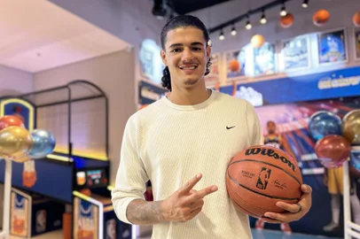 Gui Santos, jogador da NBA, em Porto Alegre<!-- NICAID(15751399) -->