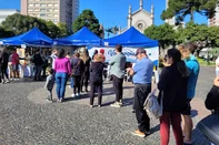 No primeiro Dia D de vacinação contra a gripe em Caxias do Sul, 3.075 pessoas receberam o imunizante na Praça Dante Alighieri e em outras 13 Unidades Básicas de Saúde (UBS).<!-- NICAID(16025233) -->