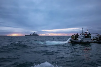 MYRTLE BEACH, SC - FEBRUARY 05: Sailors assigned to Explosive Ordnance Disposal Group 2 recover a high-altitude surveillance balloon on February 5, 2023 off the coast of Myrtle Beach, South Carolina. U.S. fighter aircraft operating under U.S. Northern Command authority engaged and destroyed a high-altitude surveillance balloon over U.S. territorial waters at the order of US President Joe Biden and with the full support of the Canadian Government.   Petty Officer 1st Class Tyler Thompson/U.S. Navy via Getty Images/AFP (Photo by Handout / GETTY IMAGES NORTH AMERICA / Getty Images via AFP)<!-- NICAID(15347566) -->
