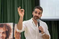PORTO ALEGRE, RS, Brasil - 18.02.2025 - Prestes a completar 125 anos, o Colégio Estadual Júlio de Castilhos, em Porto Alegre, um dos mais tradicionais do Rio Grande do Sul, receberá um investimento de R$ 3 milhões para reformas por meio da contratação simplificada, sistema que dá mais agilidade à manutenção dos prédios. O governador Eduardo Leite e a secretária de Obras Públicas, Izabel Matte, assinaram a ordem de início dos trabalhos nesta terça-feira (18/2), em cerimônia realizada no auditório da escola, que também contou com a presença da secretária da Educação, Raquel Teixeira.<!-- NICAID(15979128) -->