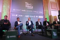 Tá Na Mesa da Federasul com deputados federais<!-- NICAID(16086595) -->