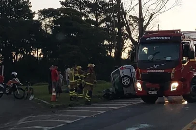Acidente deixa duas pessoas feridas na Rota do Sol, neste sábado, em Caxias do Sul.<!-- NICAID(15181871) -->