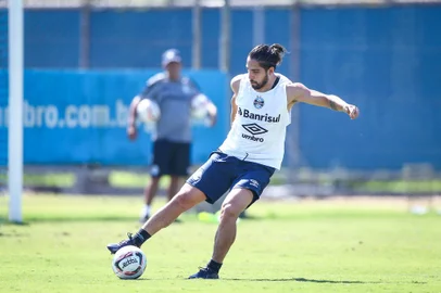 RS - FUTEBOL/ TREINO GREMIO 2022 - ESPORTES - Jogadores do Gremio realizam treino técnico durante a manha desta terca-feira, no CT Luiz Carvalho, na preparação para a partida valida pelo Campeonato Gaucho 2022. FOTO: LUCAS UEBEL/GREMIO FBPA<!-- NICAID(15055439) -->