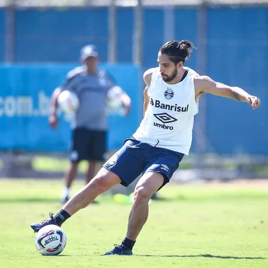 RS - FUTEBOL/ TREINO GREMIO 2022 - ESPORTES - Jogadores do Gremio realizam treino técnico durante a manha desta terca-feira, no CT Luiz Carvalho, na preparação para a partida valida pelo Campeonato Gaucho 2022. FOTO: LUCAS UEBEL/GREMIO FBPA<!-- NICAID(15055439) -->