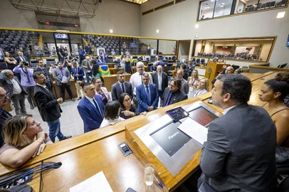 Fernando Antunes / CMPA / Divulgação Sessão Ordinária - Movimentação de Plenário (Foto: Fernando Antunes/CMPA- Uso público, resguardado o crédito obrigatório) <!-- NICAID(16227280) -->