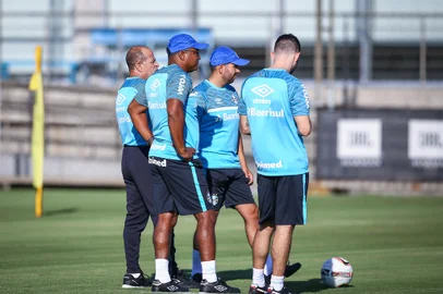 Treino GremioRS - FUTEBOL/ PRE-TEMPORADA GREMIO 2022 - ESPORTES - Jogadores do Gremio realizam treino tÃ©cnico durante a tarde desta sexta-feira, no CT Luiz Carvalho, na preparaÃ§Ã£o para o Campeonato Gaucho 2022. FOTO: LUCAS UEBEL/GREMIO FBPAEditoria: SPOIndexador: Lucas UebelSecao: futebolFonte: Gremio.netFotógrafo: Treino Gremio<!-- NICAID(15022735) -->
