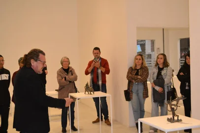O escultor Mario Cladera, de nacionalidade alemã-uruguaia estará em Caxias do Sul, no dia 09 de maio, às 19h30min, para uma palestra na Galeria de Artes do Centro Municipal de Cultura Dr. Henrique Ordovás Filho, apresentando uma breve história da fundição artística e uma explanação das técnicas e processos junto a sua exposição "Horto de díspares criaturas" que fica  em cartaz até o dia 14 de maio. <!-- NICAID(15411477) -->