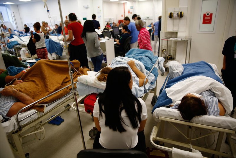 PORTO ALEGRE, RS, BRASIL - 02/04/2024 - Hospital de Clínicas atende com emergência super lotada. FOTO: JONATHAN HECKLER, AGÊNCIA RBS<!-- NICAID(15722879) -->