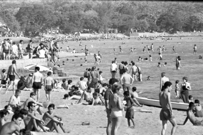 Orla do Guaíba.   Praia de Ipanema.Calor em Porto Alegre, em 27/11/1966.-#ENVELOPE: 41111<!-- NICAID(14779642) -->