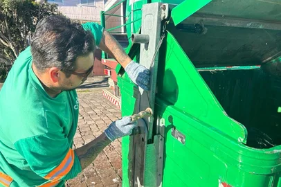 Codeca muda estratégia e reforma contêineres em ruas onde os equipamentos estão instalados em Caxias<!-- NICAID(15509619) -->
