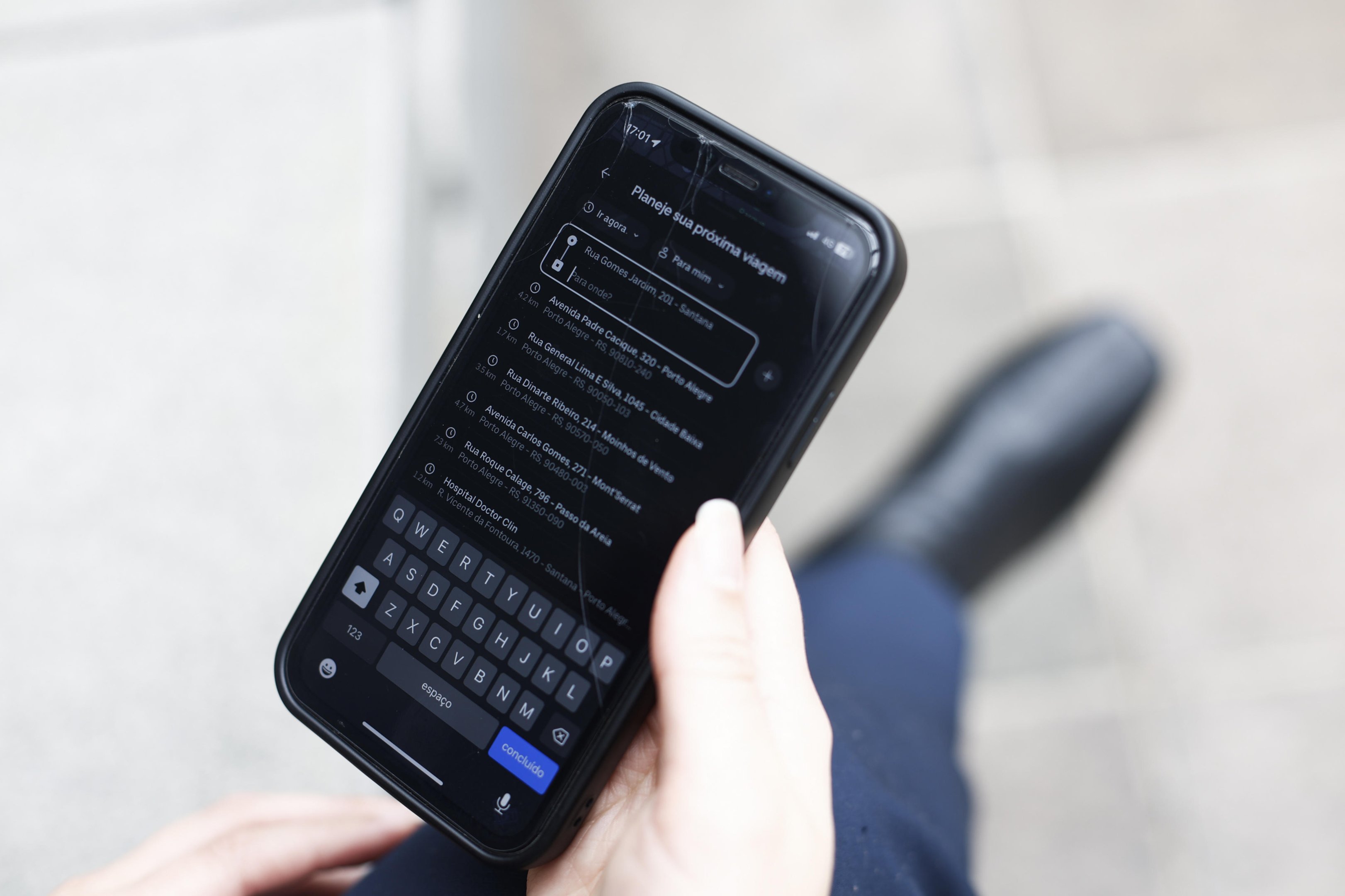 Usu&aacute;rios percebem alta no pre&ccedil;o de corridas por aplicativo em Porto Alegre e t&ecirc;m buscado alternativas para se deslocar