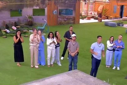 Aline está fora do Big Brother Brasil 25. No paredão desta terça-feira (25), a sister recebeu 51,73% dos votos.A policial militar, natural de Salvador, na Bahia, entrou no programa no grupo pipoca ao lado do amigo Vinicius e enfrentou na berlinda Diego Hypolito e Maike, que receberam 0,93% e 47,34% dos votos, respectivamente.<!-- NICAID(16004555) -->