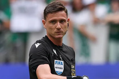 SÃO PAULO, SP, BRASIL, 08-12-2024: O árbitro Ramon Abatti Abel em jogo do Palmeiras contra o Fluminense no Parque, válido pela última rodada do Brasileirão. (Foto: Cesar Greco/Palmeiras/Divulgação)<!-- NICAID(15990214) -->