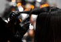 Estudo aponta que produtos para alisar o cabelo podem aumentar o risco de câncer de útero