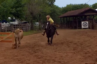 Reprodução RBS TV / Divulgação Fecars movimenta R$ 500 mil e reúne mil laçadores em Passo Fundo<!-- NICAID(16206186) -->