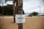 Porto Alegre, RS, Brasil - Trechos da Orla estão fechados pois estão infectados, segundo cartazes que estão no local. Quadras de beach tênis, volei de areia e futivolei, estão sem as redes e com avisos de "Área Infectada".<!-- NICAID(15689724) -->