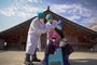 An elderly woman receives a Covid-19 vaccine in Danzhai, in China's southwestern Guizhou province province on December 21, 2022. (Photo by AFP) / China OUTEditoria: HTHLocal: DanzhaiIndexador: STRSecao: diseaseFonte: AFPFotógrafo: STR<!-- NICAID(15301601) -->