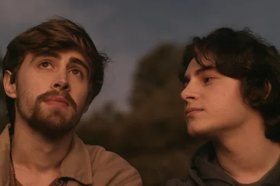 Totalmente rodado em Porto Alegre, Homens de Barro acaba de ser selecionado para o Perth Queer Film Festival, que vai acontecer de 5 a 12 de março na Austrália. O evento exibe películas de todo o mundo que abordam o universo LGBTQIA+. Gui Mallmann e João Pedro Prates em Homens de Barro<!-- NICAID(15968588) -->