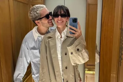 João Guilherme e Bruna Marquezine em selfie. Atriz revelou ter afirmado que nunca ficaria com o colega.<!-- NICAID(15917683) -->