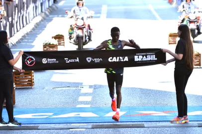 CORRIDA INTERNACIONAL SÃO SILVESTRE 2024SP - SÃO/SILVESTRE/2024 - ESPORTES - Wilson Too, vencedor da categoria Elite Masculina na 99ª Corrida Internacional de São Silvestre, (São Silvestre 2024) nesta terça feira (31). Disputada na distância de 15 KM, com largada e chegada na Av. Paulista. Corredores de elite do mundo todo, além de milhares de atletas amadores fazem a festa no último dia do ano pelas ruas e avenidas de São Paulo. 31/12/2024 - Foto: ROBERTO CASIMIRO/FOTOARENA/FOTOARENA/ESTADÃO CONTEÚDOEditoria: ESPORTESLocal: SÃO PAULOIndexador: ROBERTO CASIMIROFonte: 2670504Fotógrafo: FOTOARENA<!-- NICAID(15944991) -->
