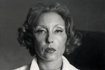 Clarice LispectorBrasil, São Paulo, SP. 1974. Retrato da escritora Clarice Lispector, que nasceu na Ucrânia, mas foi criada e viveu por toda a sua vida no Brasil. - Crédito:ARQUIVO/ESTADÃO CONTEÚDO/AE/Codigo imagem:10507Local: SˆO PAULOIndexador: ARQUIVOFonte: AGE-ESTADˆO CONTEŽDO<!-- NICAID(14664029) -->