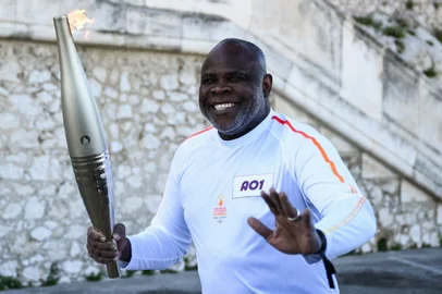 Basile Boli, Paris 2024, tocha olímpica