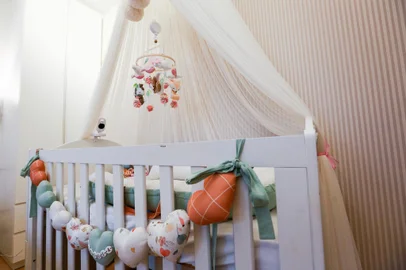 FARROUPILHA, RS, BRASIL, 20/10/2023. Almanaque deste final de semana trata sobre o sono infantil. Na foto, Renata de Paoli, o marido Roberto e a filha Cecília. (Neimar De Cesero/Agência RBS)<!-- NICAID(15574569) -->