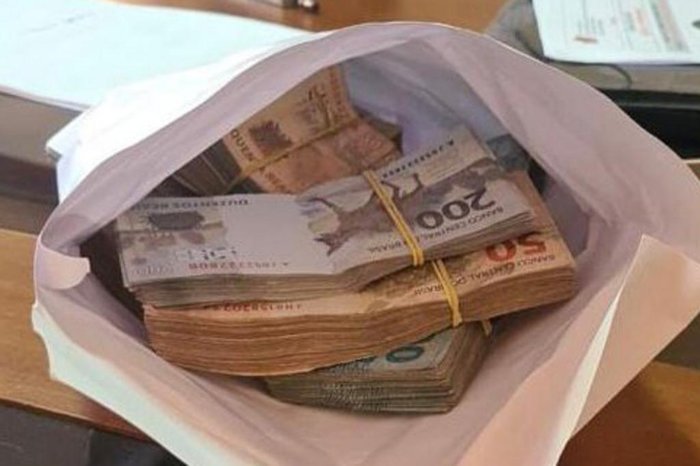 Até por volta de 9h, PF contabilizava R$ 90 mil, em espécie, apreendidos