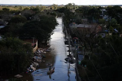Porto Alegre, RS, Brasil, 29-06-2024: Ruas tomadas pela água na Ilha da Pintada.<!-- NICAID(15801458) -->