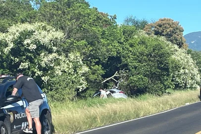 Motorista morre atropelada por ônibus na RS-407, no Litoral Norte.<!-- NICAID(15988915) -->