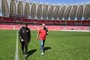 O técnico Eduardo Coudet e o presidente Alessandro Barcellos em treino do Inter no Estádio Beira-Rio.<!-- NICAID(15578049) -->