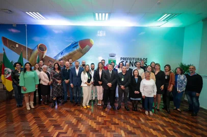 Jairo Jorge empossa novos secretários e membros do governo na prefeitura de Canoas<!-- NICAID(15420365) -->
