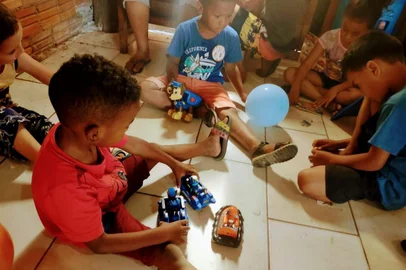 PORTO ALEGRE / RS - ONG  Remanescentes da Fé ajuda crianças e famílias do bairro Restinga em Porto Alegre 08/11/2021<!-- NICAID(14934890) -->