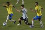 Brazil's Fred (L) is marked by Argentina's Lionel Messi (C) as Brazil's Cunha looks on during their South American qualification football match for the FIFA World Cup Qatar 2022 at the San Juan del Bicentenario stadium in San Juan, Argentina, on November 16, 2021. (Photo by Andres Larrovere / AFP)Editoria: SPOLocal: San JuanIndexador: ANDRES LARROVERESecao: soccerFonte: AFPFotógrafo: STR<!-- NICAID(14942842) -->