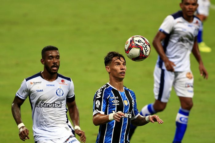 Titulares e Renato retornam nesta segunda, mas garotos serão mantidos no Gauchão