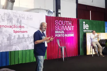 Fundado em 2019, o Pacto Alegre tem novos nomes e recursos para seguir reunindo forças públicas e privadas em busca de soluções para Porto Alegre. Em reunião aberta nesta sexta-feira (31), último dia de South Summit 2023, os novos patrocinadores e conselheiros foram anunciados oficialmente pelos fundadores Luiz Carlos Pinto, secretário Municipal de Inovação da Capital, e o professor do Tecnopuc especialista em inovação Jorge Audy.<!-- NICAID(15390755) -->