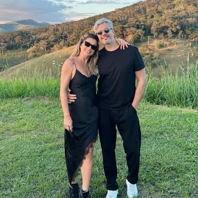 Otaviano Costa e Flavia Alessandra estao vivendo um relacionamento a distancia por conta do trabalho do apresentador.<!-- NICAID(16044026) -->