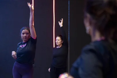 PORTO ALEGRE, RS, BRASIL - 2025.04.22 - DONNA: benefícios da dança para saúde mental e física. Vamos abordar como a atividade tem se tornado um hobby, especialmente entre mulheres, que buscam na dança uma forma de relaxamento — e os resultados positivos que isso traz. Na foto: Kellen Cristina Tobias da Conceição. (Foto: André Ávila/ Agência RBS)Indexador: Andre Avila<!-- NICAID(16022891) -->