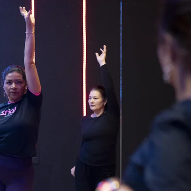 PORTO ALEGRE, RS, BRASIL - 2025.04.22 - DONNA: benefícios da dança para saúde mental e física. Vamos abordar como a atividade tem se tornado um hobby, especialmente entre mulheres, que buscam na dança uma forma de relaxamento — e os resultados positivos que isso traz. Na foto: Kellen Cristina Tobias da Conceição. (Foto: André Ávila/ Agência RBS)Indexador: Andre Avila<!-- NICAID(16022891) -->